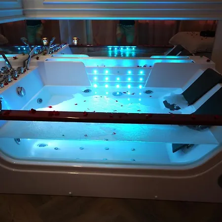 Glamour Jacuzzi Apartment