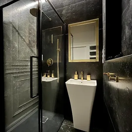 Glamour Jacuzzi Apartment *